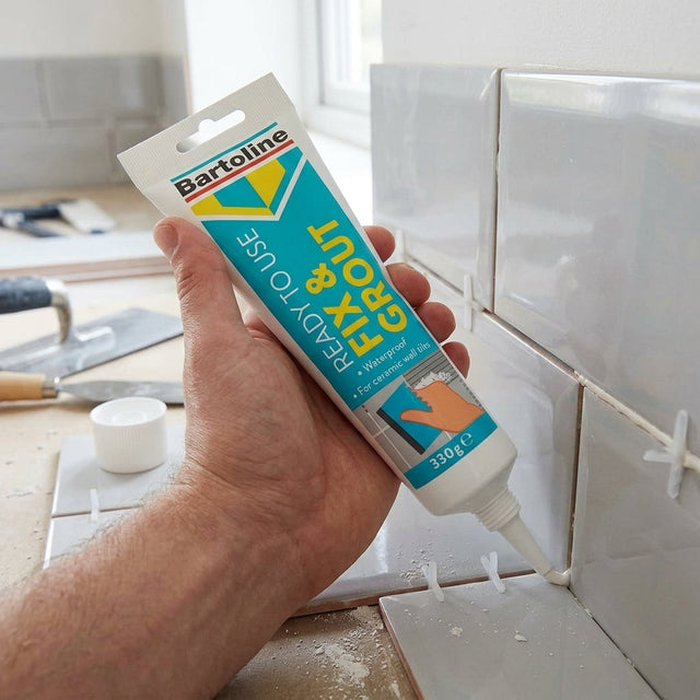 330g ready-mixed tile adhesive and grout